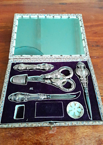 Antikes nähset etui mit - etui,