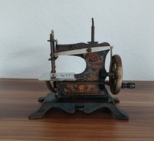 Antike Kinder-Nähmaschine